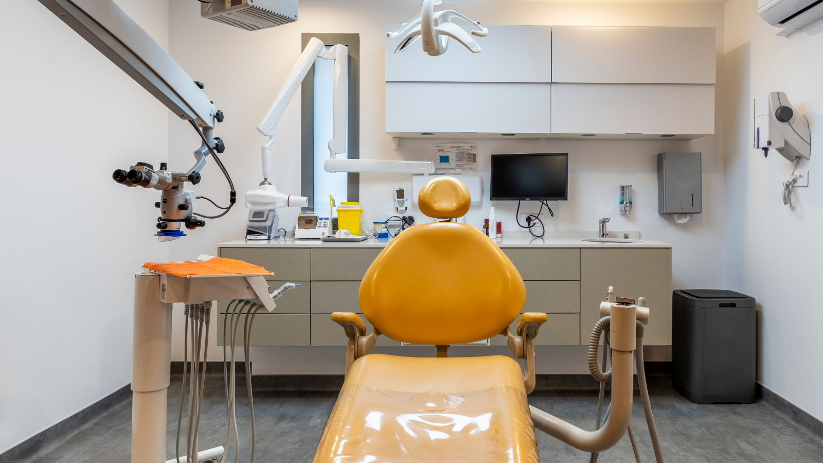 dentaire implants chirurgie